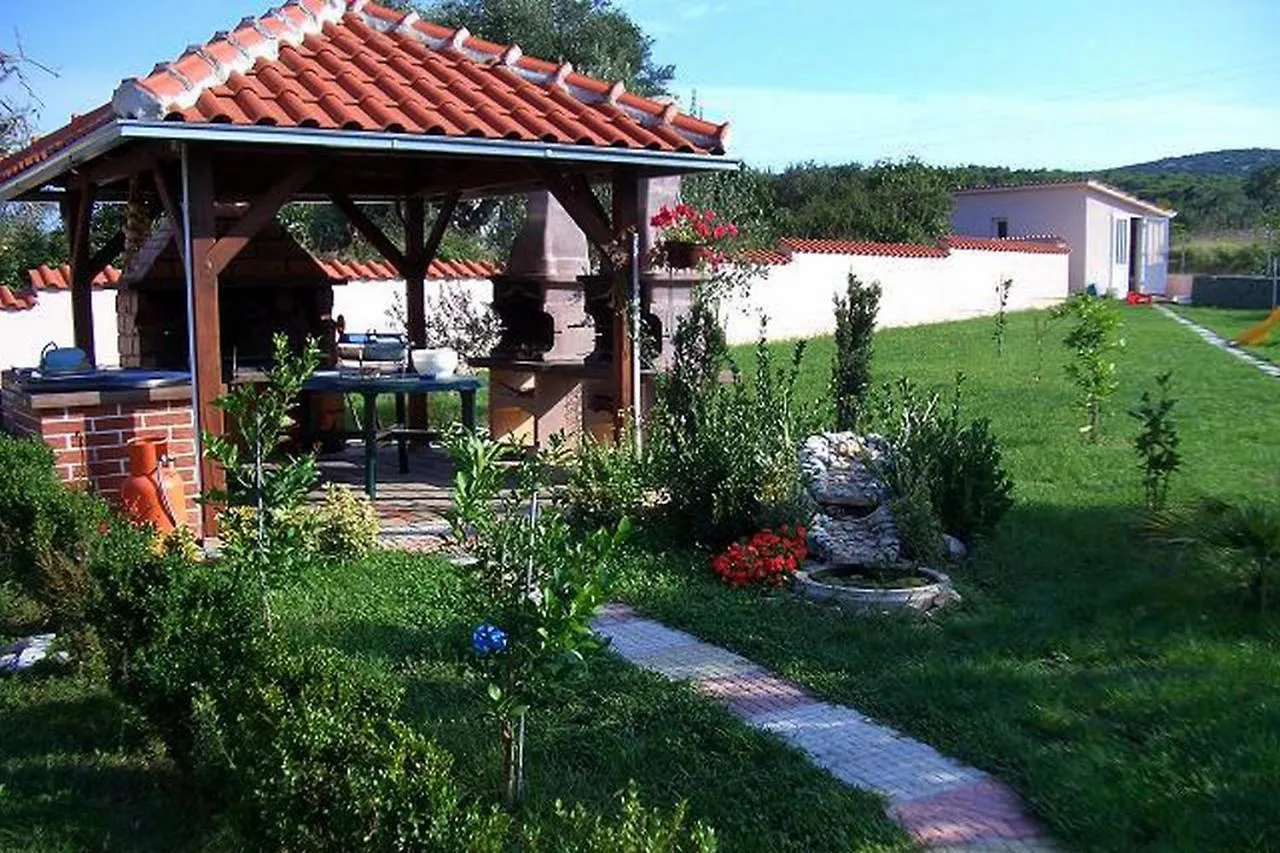 Family Friendly Apartments With A Swimming Pool Kraj, Pasman - 334 Croácia